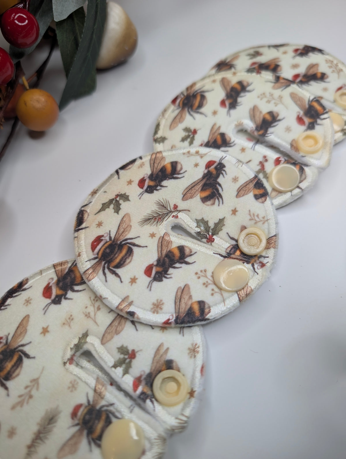 Festive bee Tubie pads