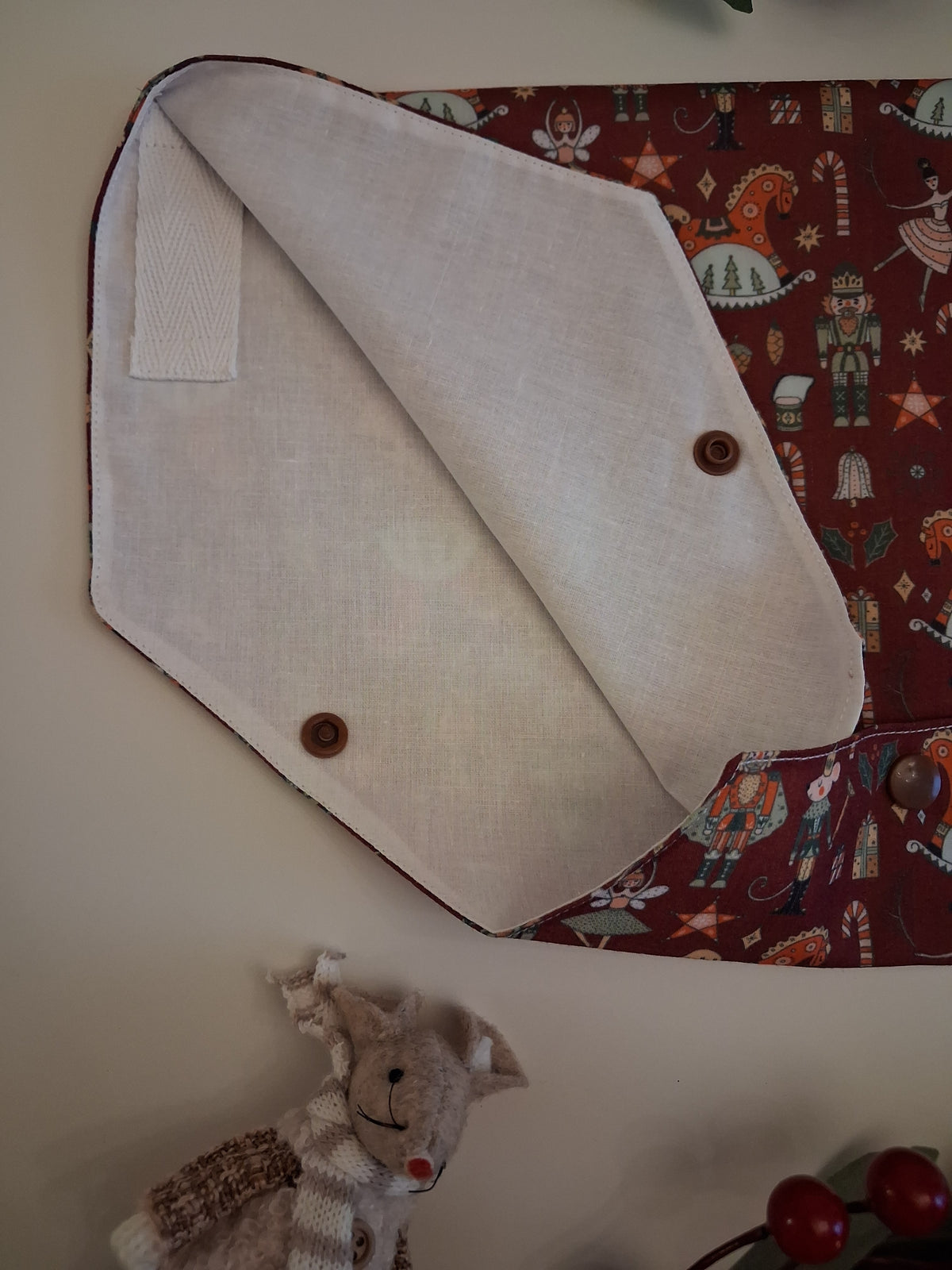 Nutcracker catheter belly bag