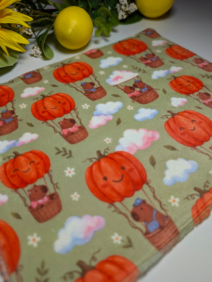 Capybara pumpkin Med mat