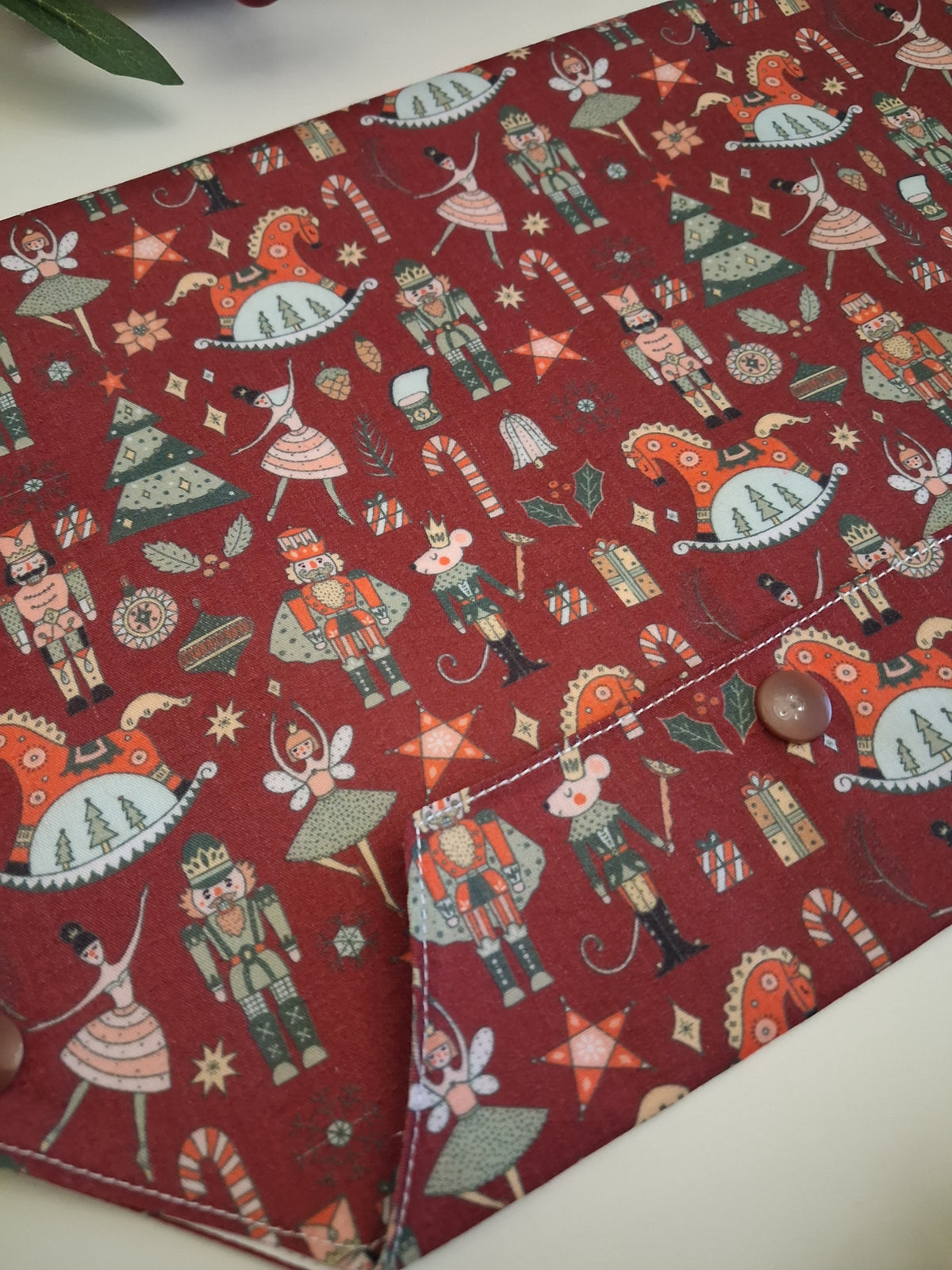 Nutcracker catheter belly bag