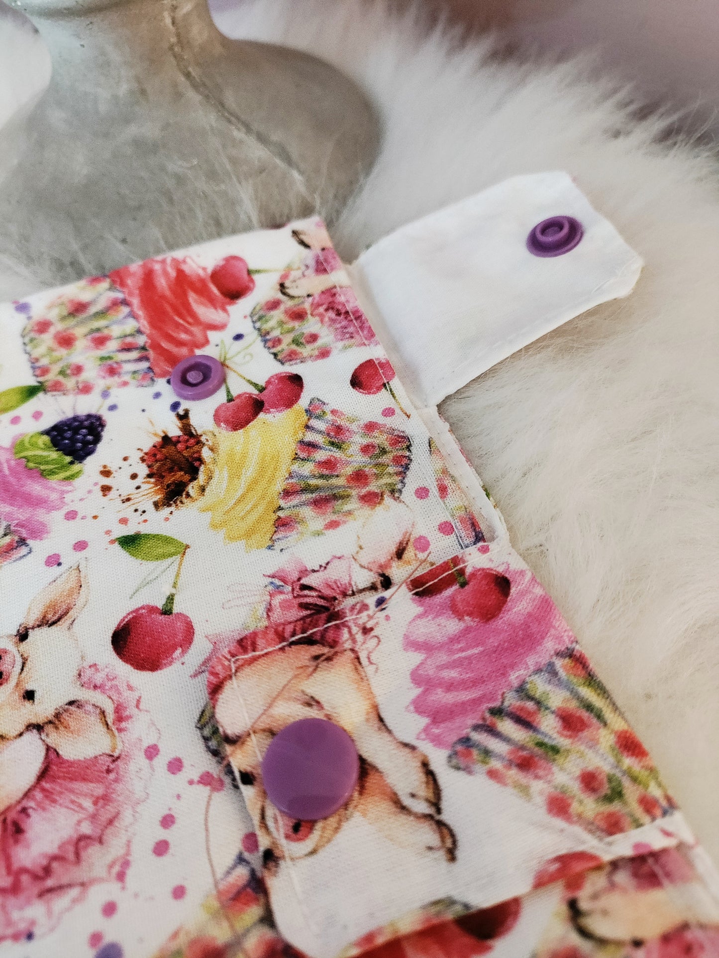 Piglets and cupcakes Leg Bag Cover