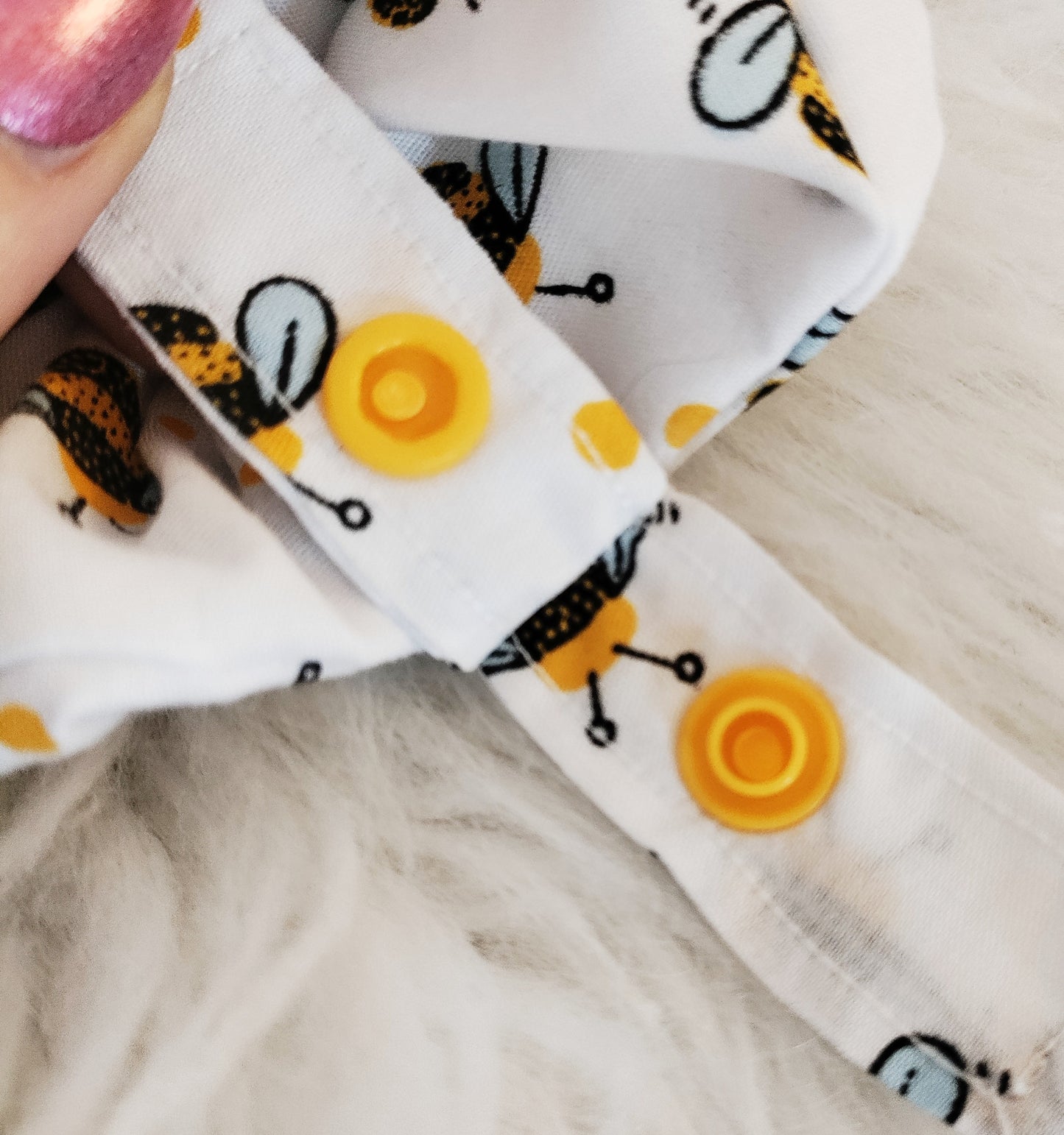White bee tubie scrunchie