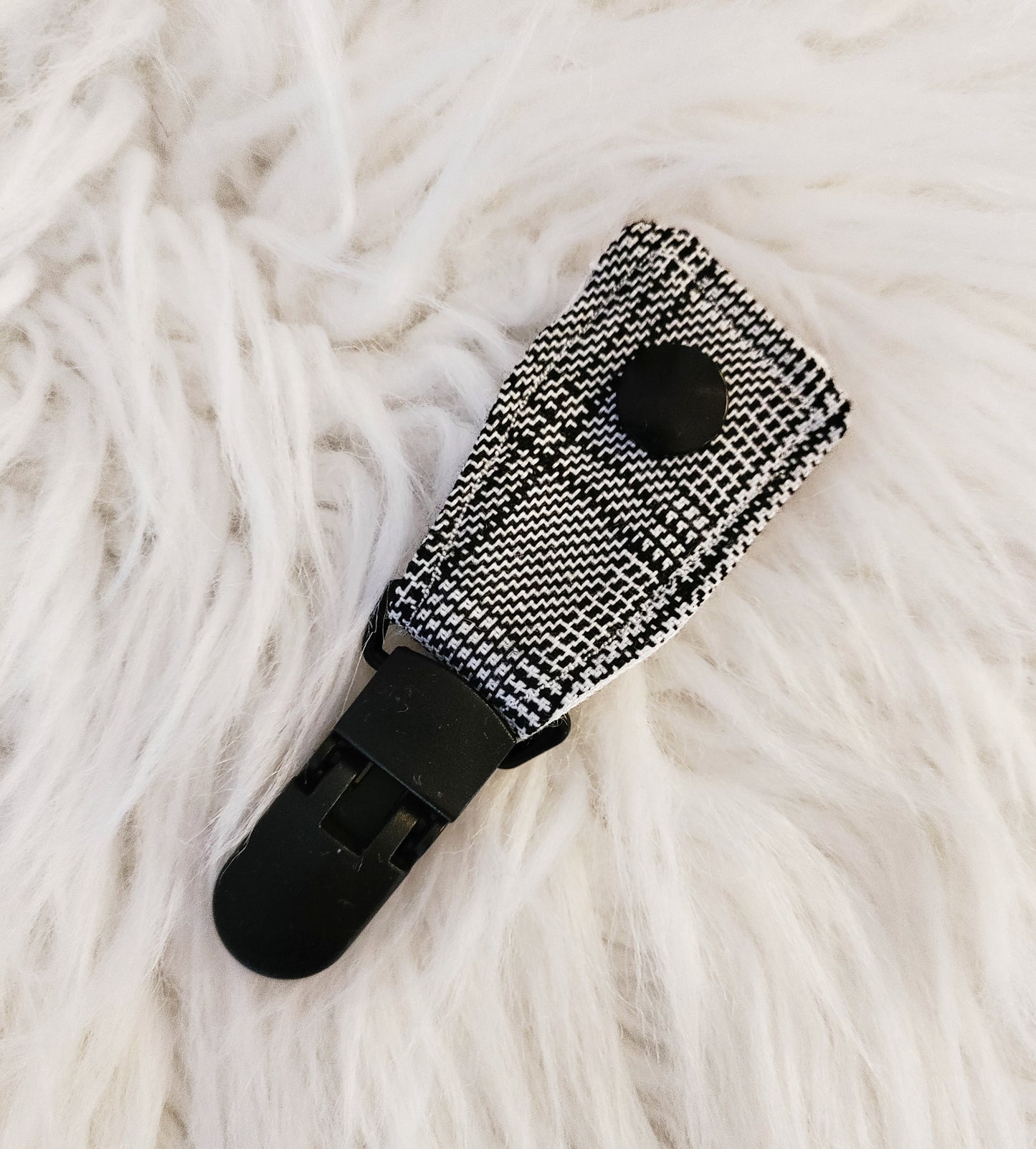 Black and white Tubie Clip