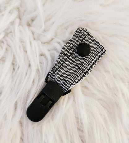 Black and white Tubie Clip